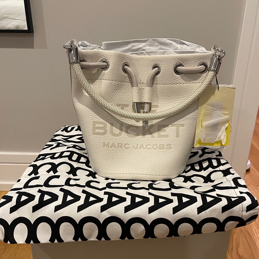 NWT! White Marc Jacob’s Bucket Bag - with packaging and tag